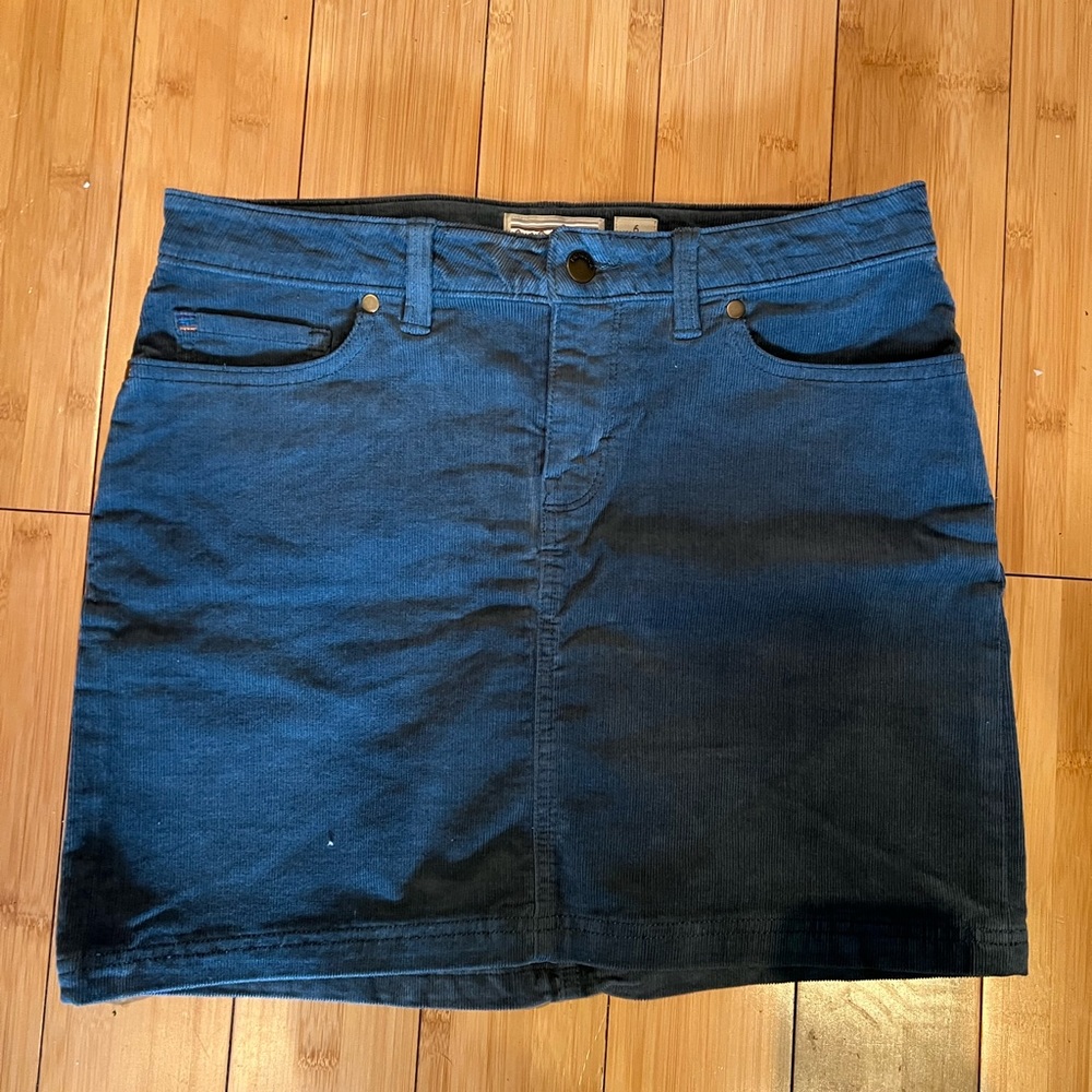 Patagonia corduroy skirt - Size 6 - NEVER WORN - in great condition